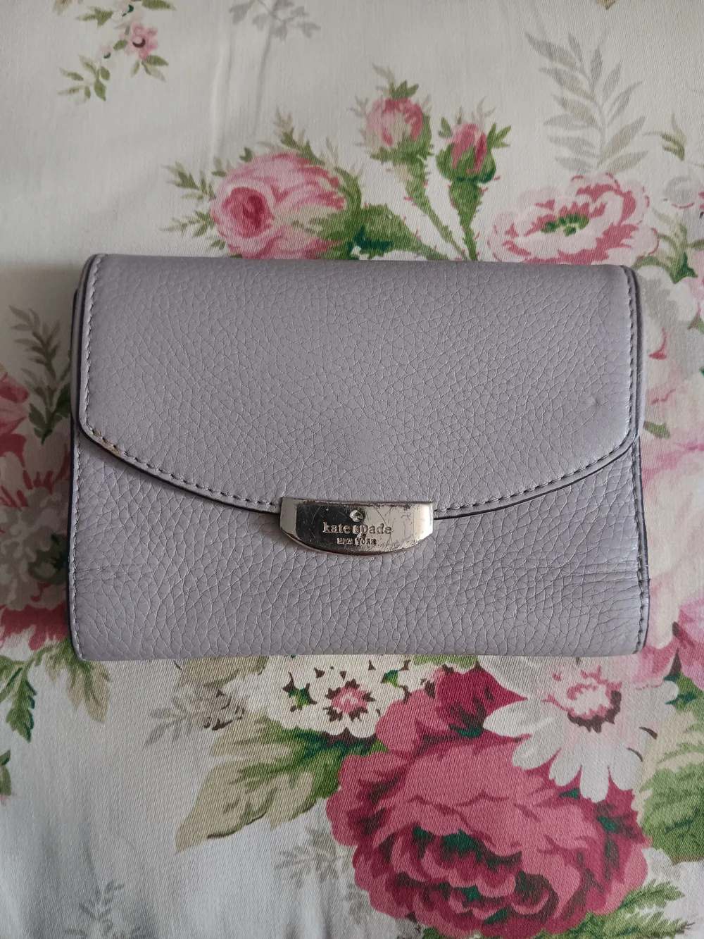 Kate Spade Gray Mulberry Street Pebble Textured Leather Snap Compact Wallet D11